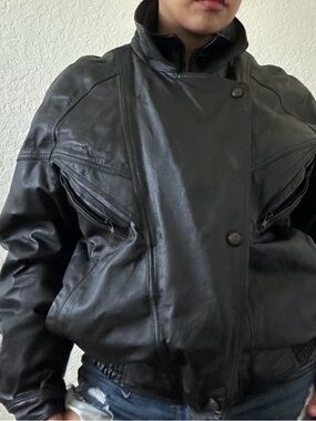 Classic Black Leather Bomber Jacket - Women